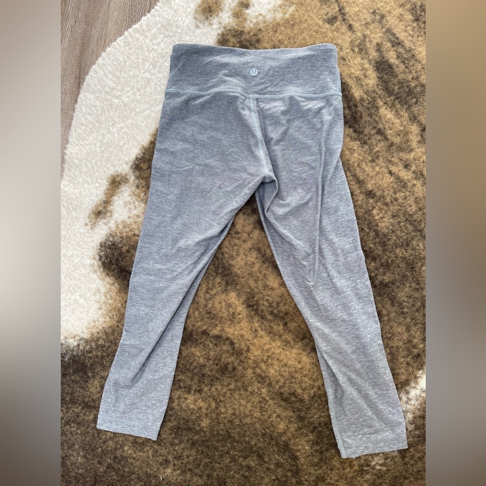 Size 4 grey lululemon cropped leggings.